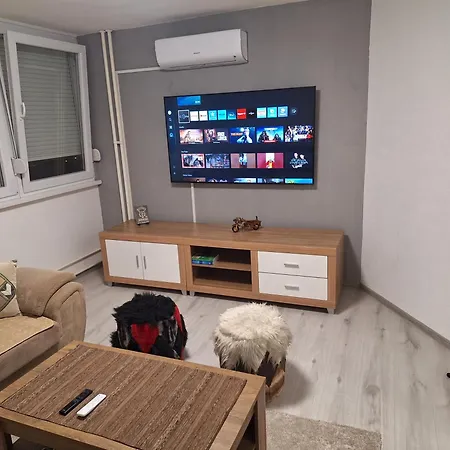 Tonci شقة *